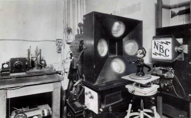 Circa 1928 photograph of an experimental television set-up focused on a Felix the Cat statue on a turntable.